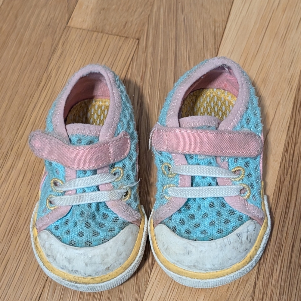 See Kai Run Mesh Sneakers Size 4